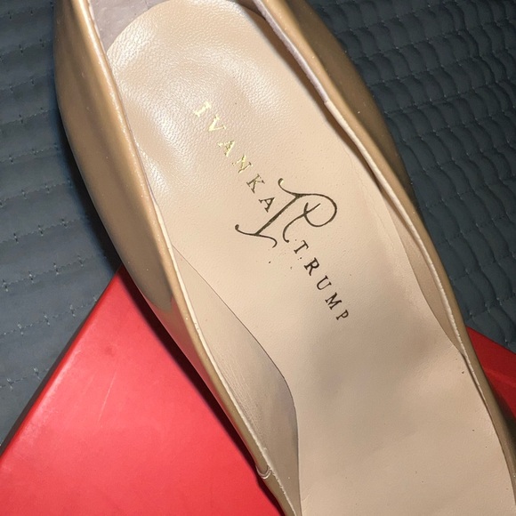Ivanka Trump Gold Janie Heels - Picture 5 of 6